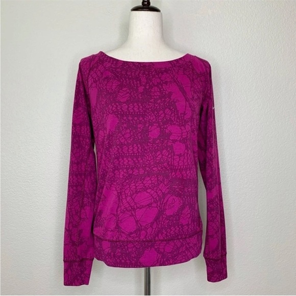 Size L Nike Dri-Fit Pink Women’s Printed Scoop Neck Long Sleeves Athletic Top - Picture 1 of 5